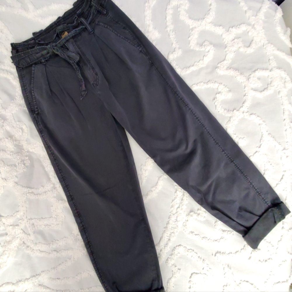 AMERICAN EAGLE High Waisted Paper Bag Pants